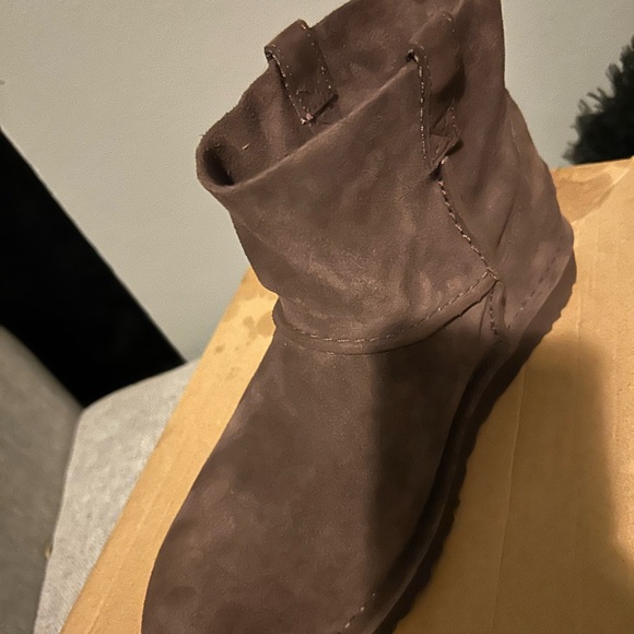 Brown UGG boots classic mini - Picture 5 of 9